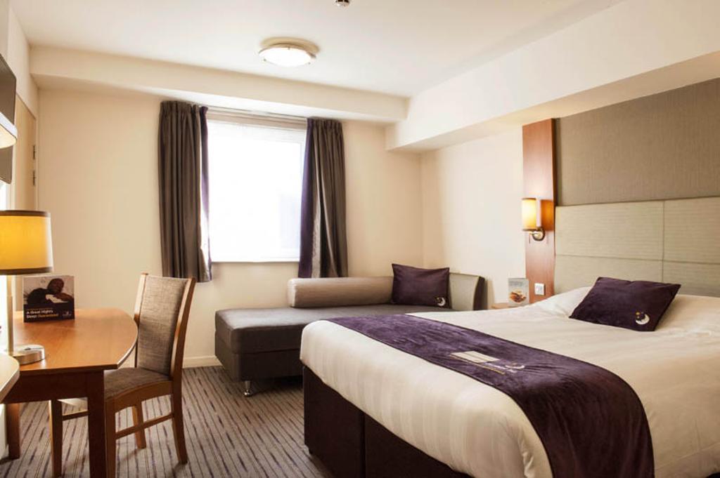Premier Inn Wirral - Heswall Exterior foto