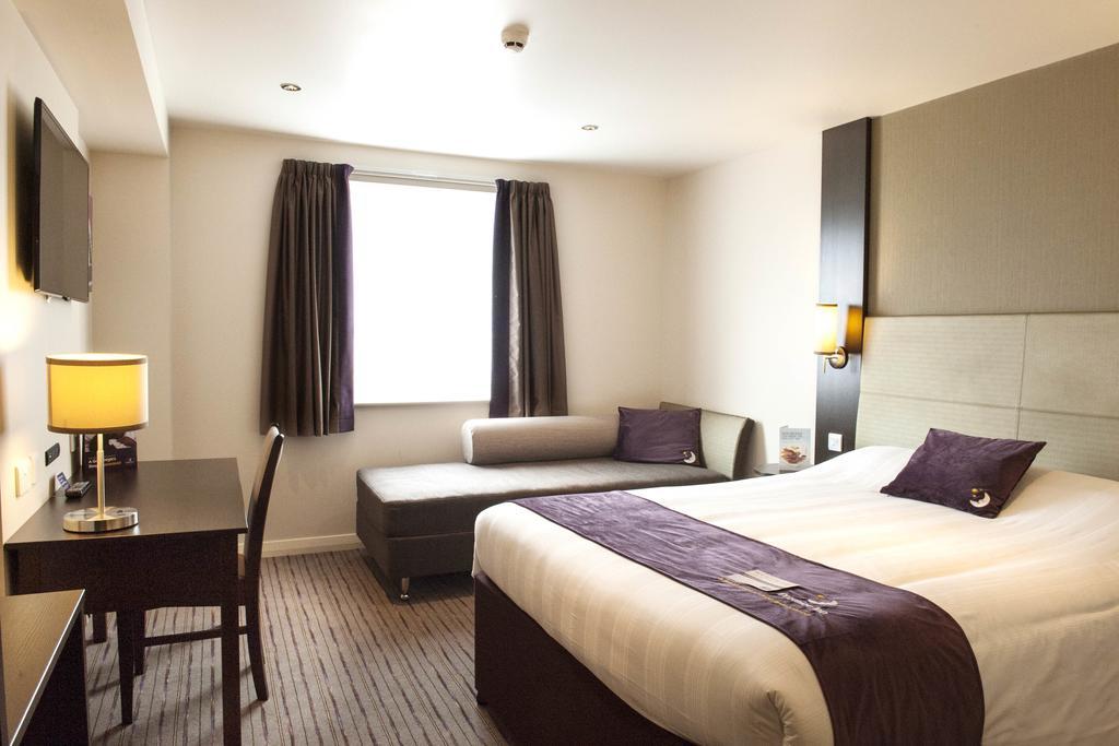 Premier Inn Wirral - Heswall Exterior foto