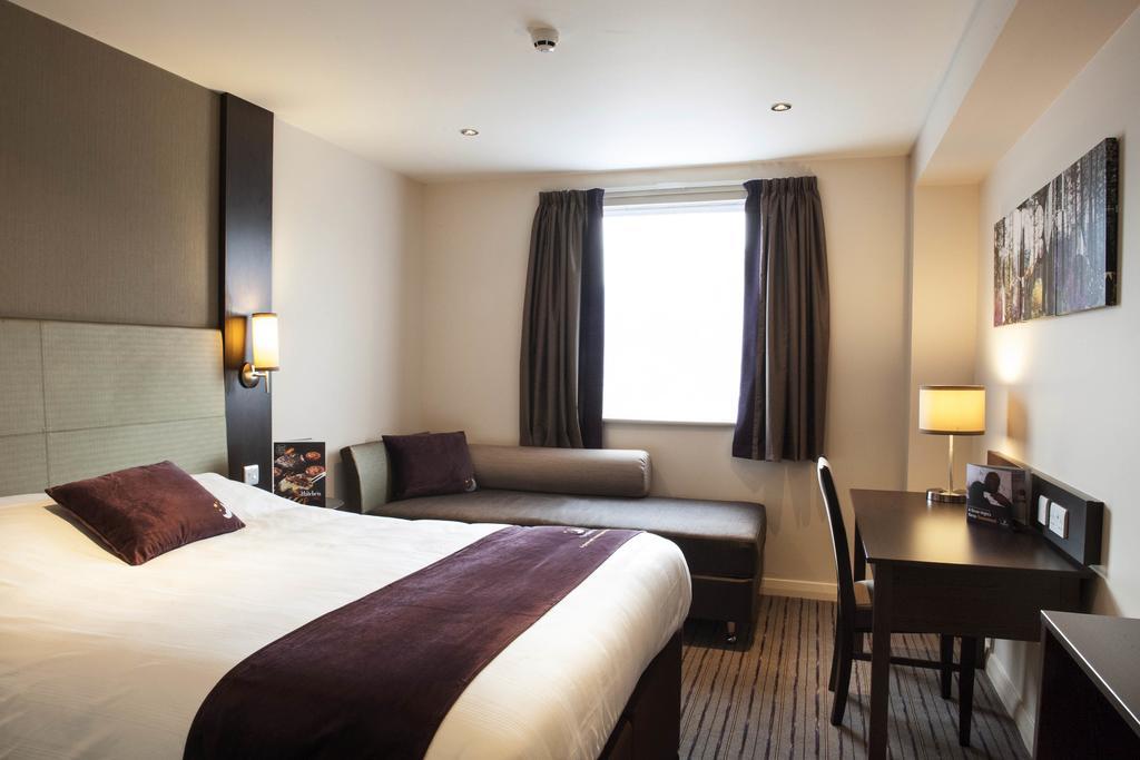Premier Inn Wirral - Heswall Exterior foto
